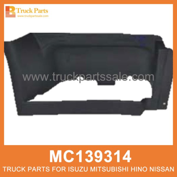 Garnish Right Foot Step MC139314 for Mitsubishi truck Decorar el paso del pie derecho مقبل خطوة القدم اليمنى